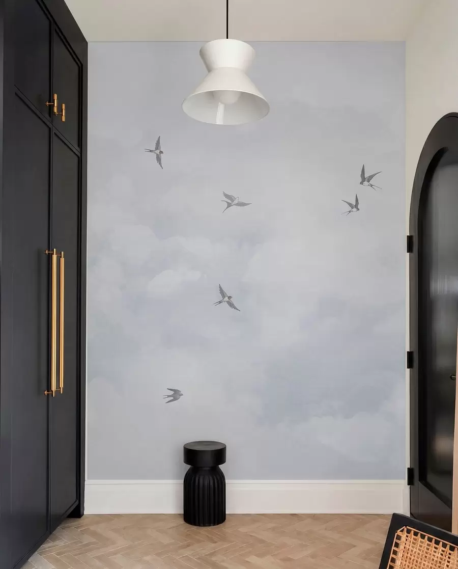 Fotobehang Blauwe lucht met zwaluwen w00526