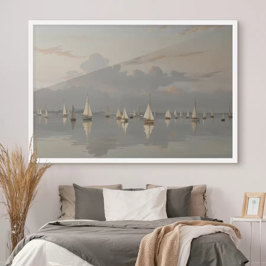 Fotobehang Een vloot witte zeilboten op een kalm, weerspiegelend water bij zonsondergang, met een bewolkte lucht op de achtergrond f40615