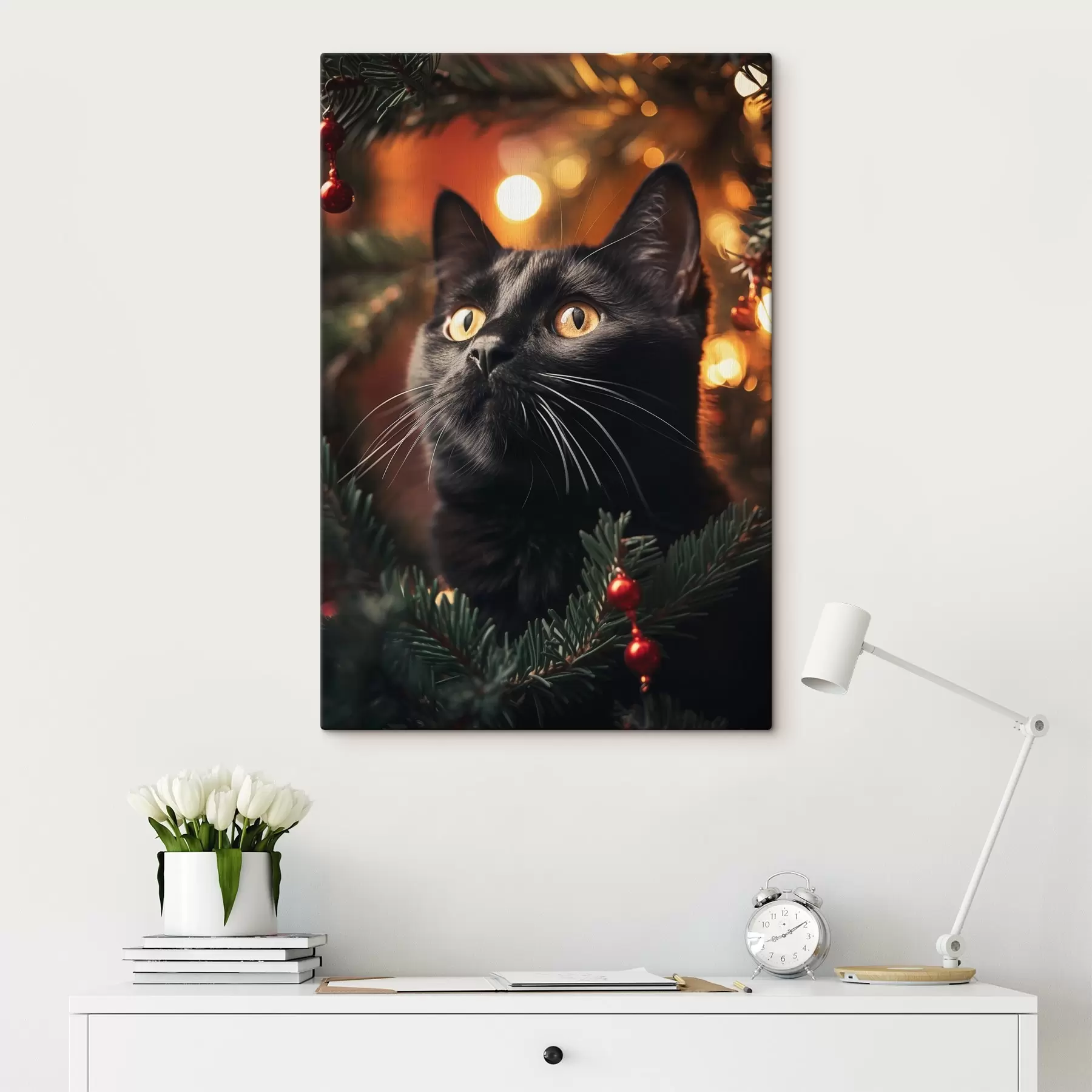 Fotobehang Zwarte kat tegen de achtergrond van nieuwjaarsverlichting s41441