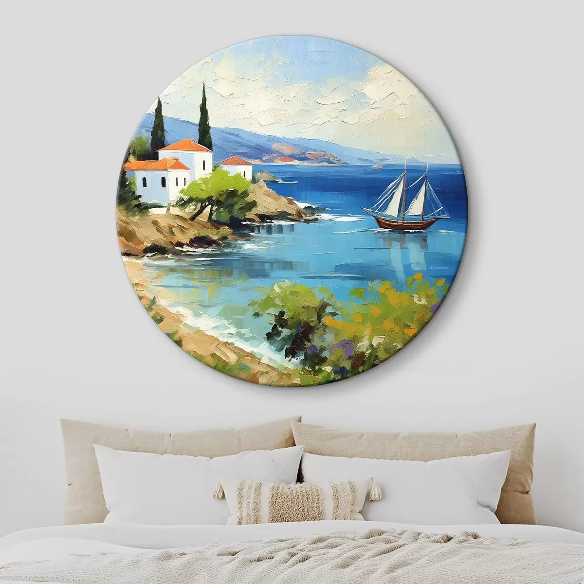 Ronde schilderijen Middellandse Zeekust, blauw water, jacht, witte huizen, bergen, zomer r39424