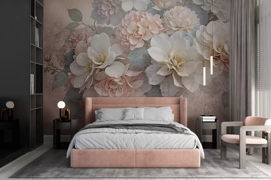 Fotobehang Zachte textuurprint met perzik- en witte pioenbloemen met groene bladeren op de beige achtergrond w08534