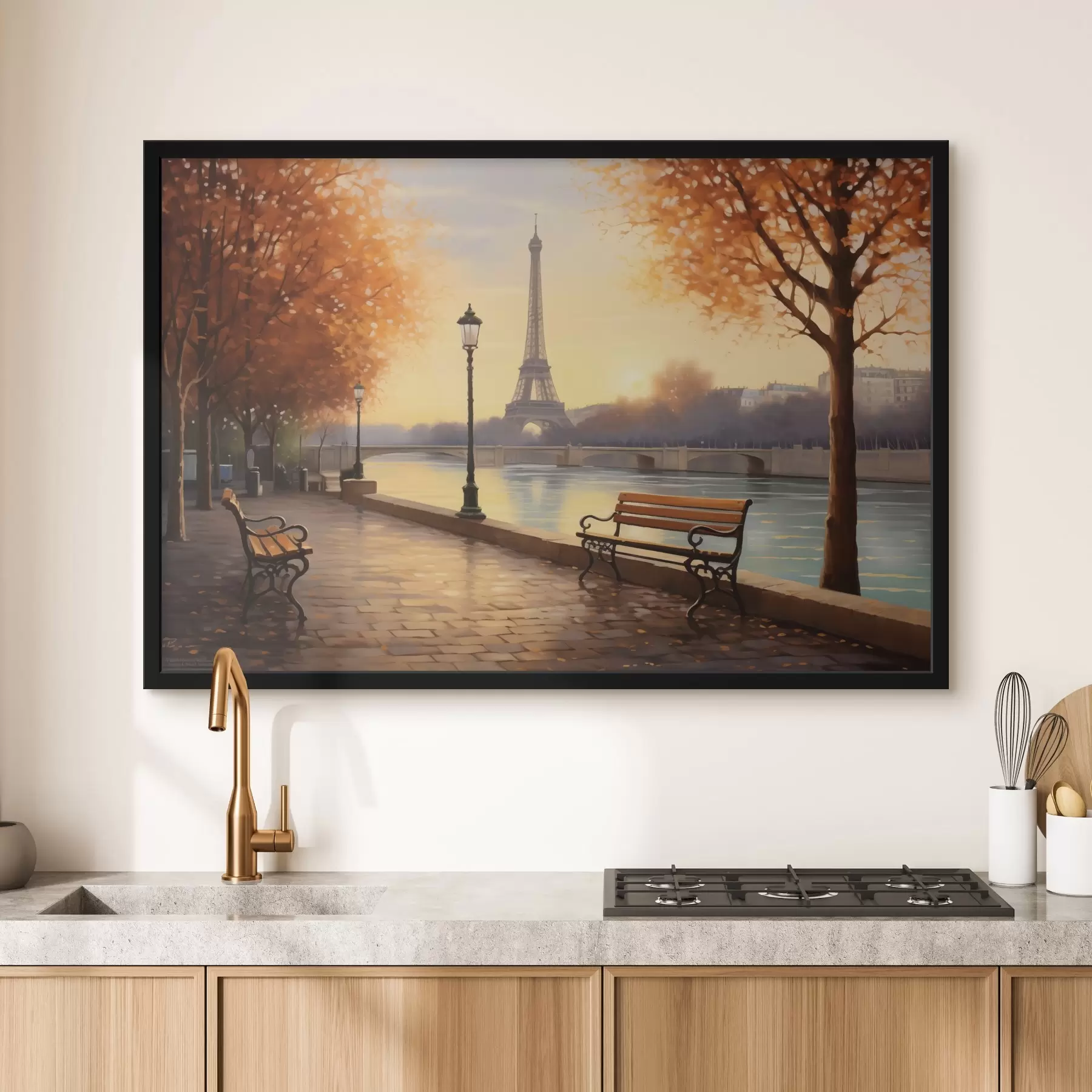 Fotobehang Herfst in Parijs met uitzicht op de Eiffeltoren, de oever van de Seine bedekt met gouden bladeren, bankjes en straatverlichting voor een romantische sfeer. f42577