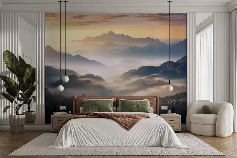 Fotobehang Sereen berglandschap bij zonsopgang, met zachte mist die de dennenbomen omhult w08748