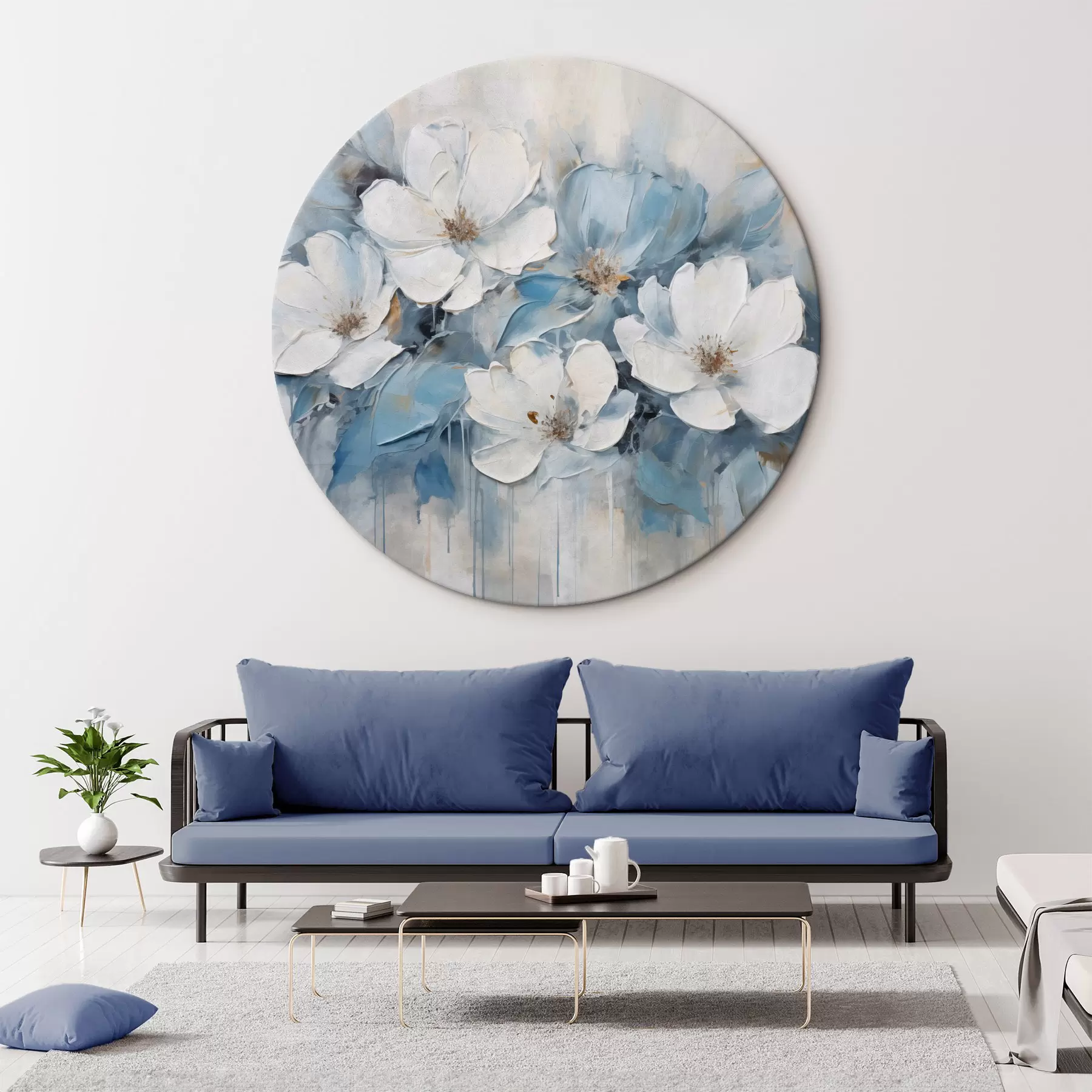  Schilderijen Witte bloemen met blauwe bladeren, op een lichtbeige achtergrond, met zichtbare penseelstreken r44395