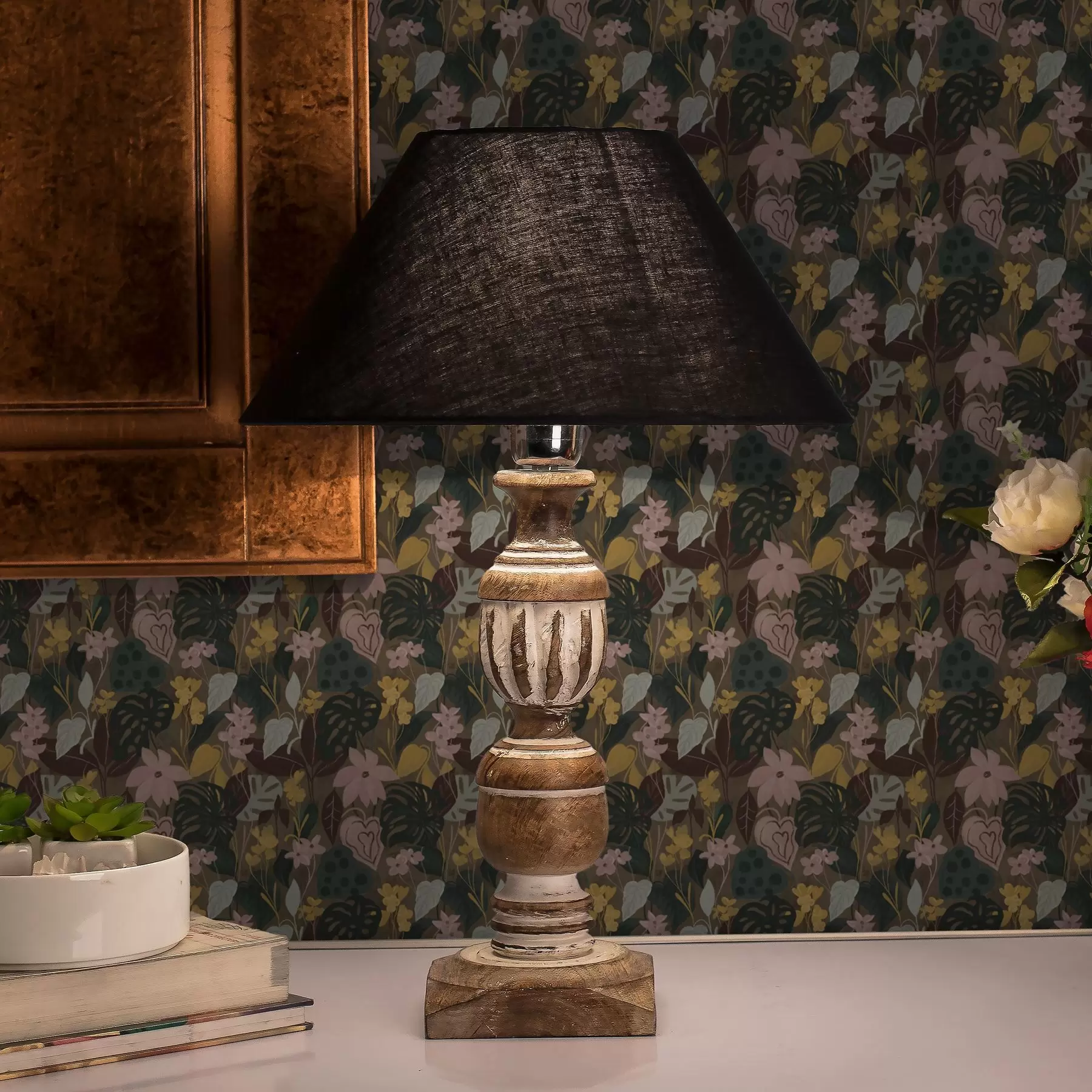 Fotobehang Donkere tropische bladeren en bloemen in een dicht schilderij a00244