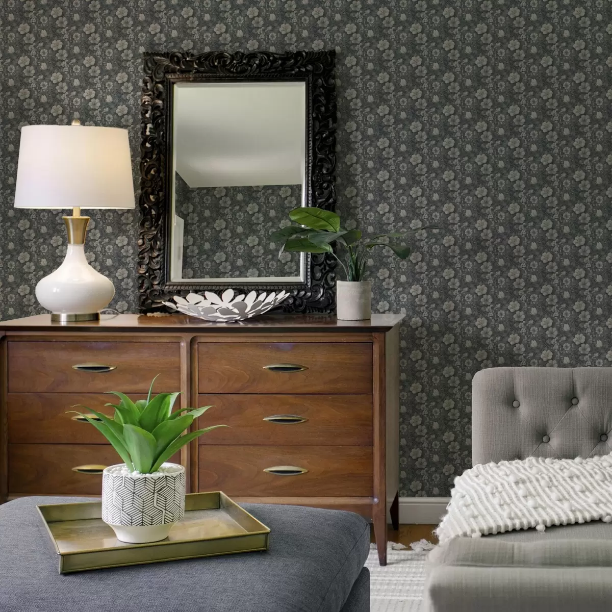 Behang Donkerblauw patroon met volumineuze witte bloemen a00282