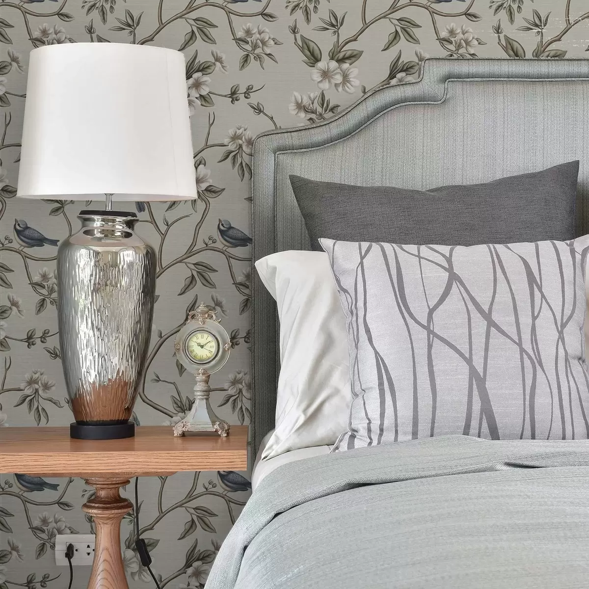 Behang Takken met vogels en witte bloemen op een delicate achtergrond a00303