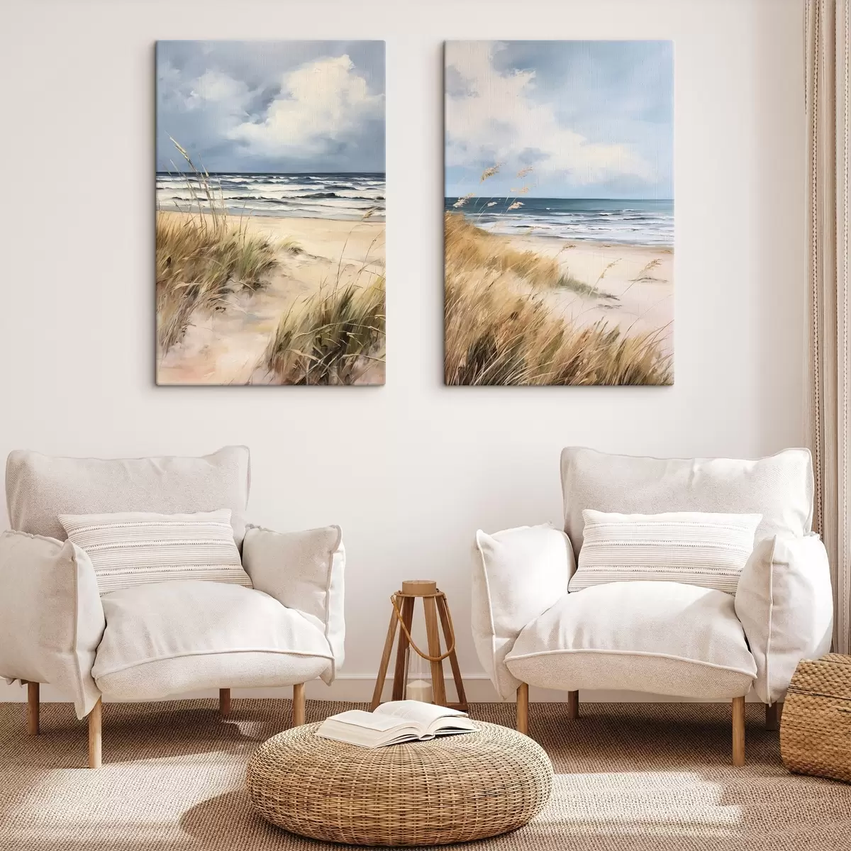  Schilderijen Een zandstrand met hoog gras op de voorgrond, de oceaan met golven en een bewolkte lucht op de achtergrond m00521
