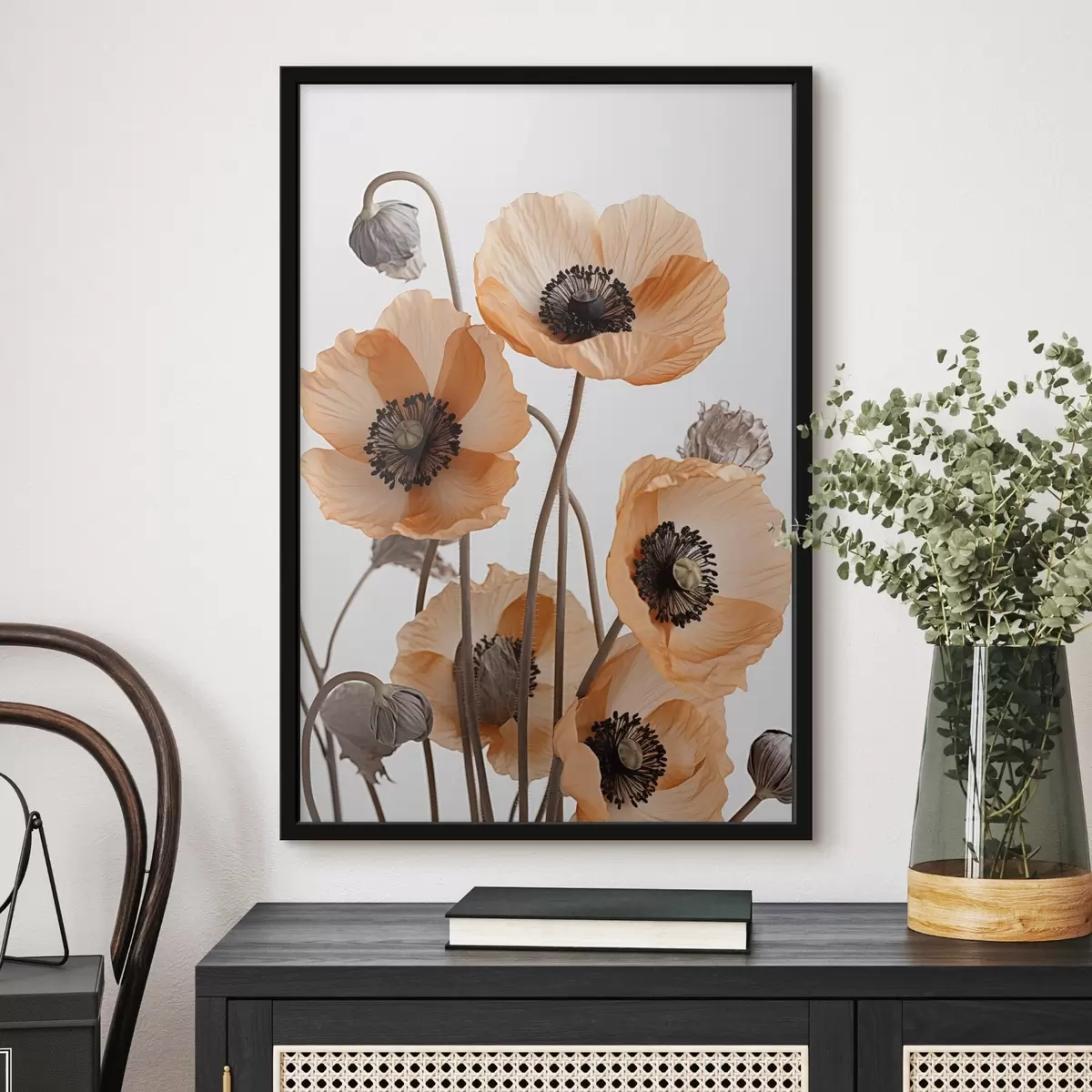 Poster Oranje klaprozen, gedroogde bloemen tegen een lichte achtergrond, zachte verlichting, delicate bloemblaadjes, bloemstuk f45167