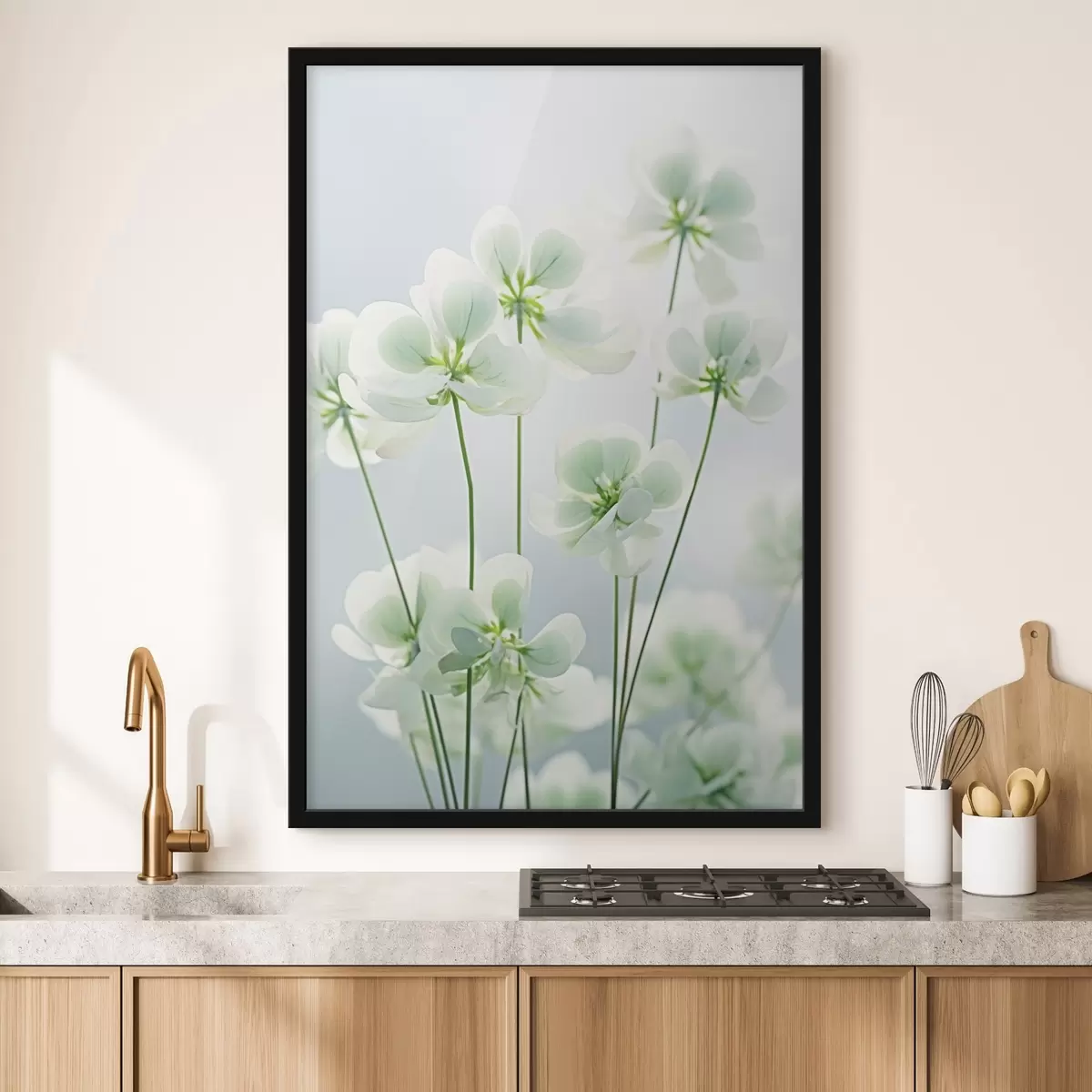 Poster Witte klaver bloemen met groene stengel en bladeren, zachte verlichting, schone achtergrond, minimalistische compositie, botanisch f45172