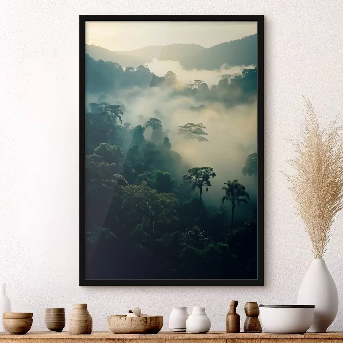 Poster Tropisch regenwoud met weelderige groene bomen en een dikke laag mist, waardoor een sfeervolle omgeving ontstaat f45190