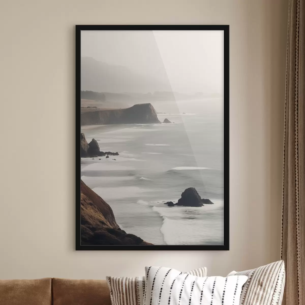 Poster Rotsachtige kliffen en zeekust, golven die op de kust beuken, landschap met een stemmige sfeer, aardetinten f45194