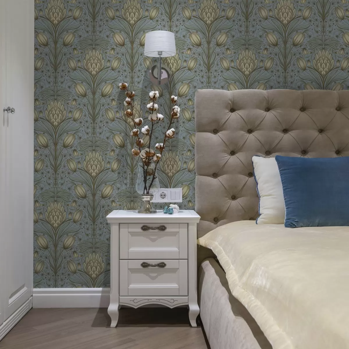 Behang Blauw patroon met artisjokken en tulpen a00435