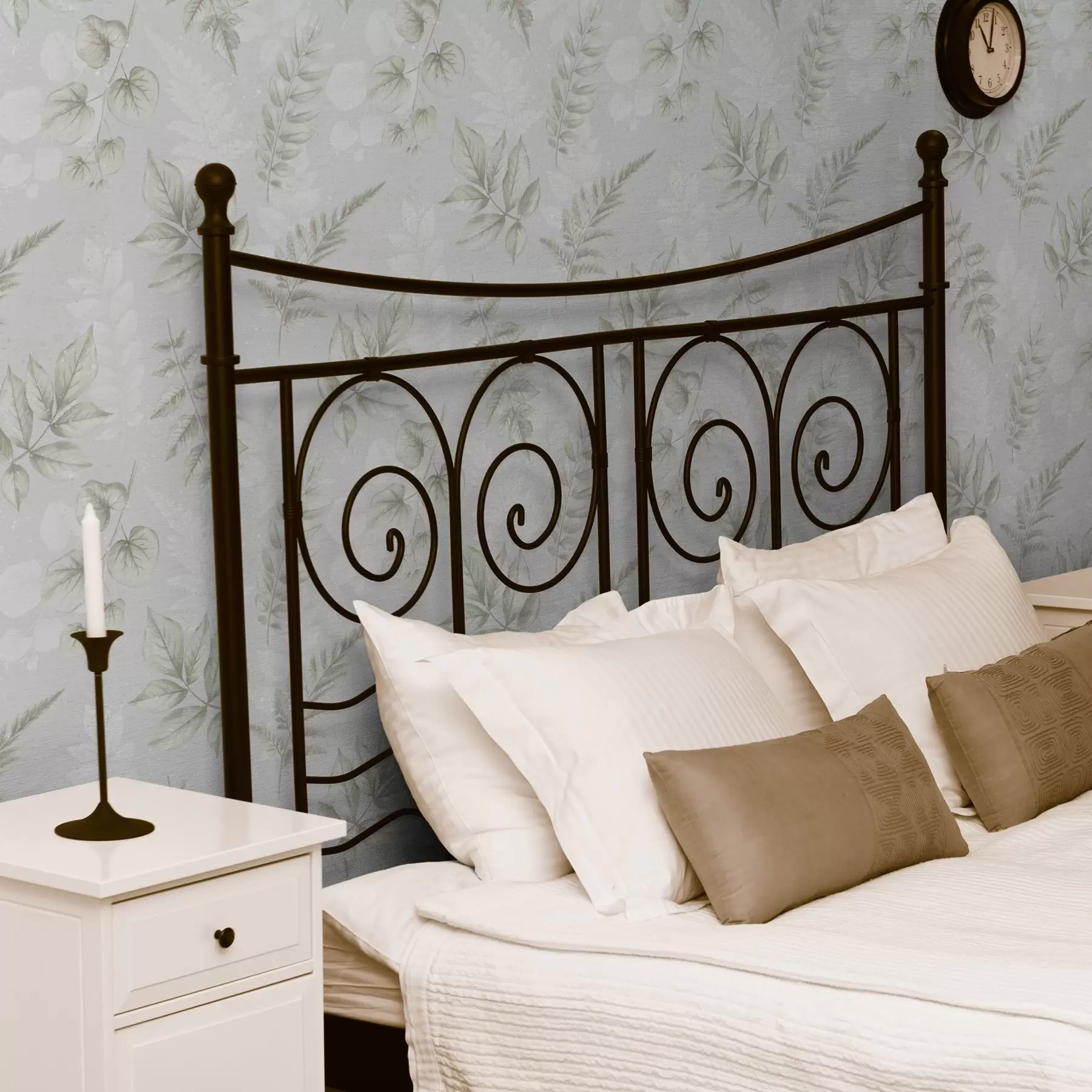 Fotobehang Lichte aquarelbladeren met spateffect op een grijze achtergrond a00446