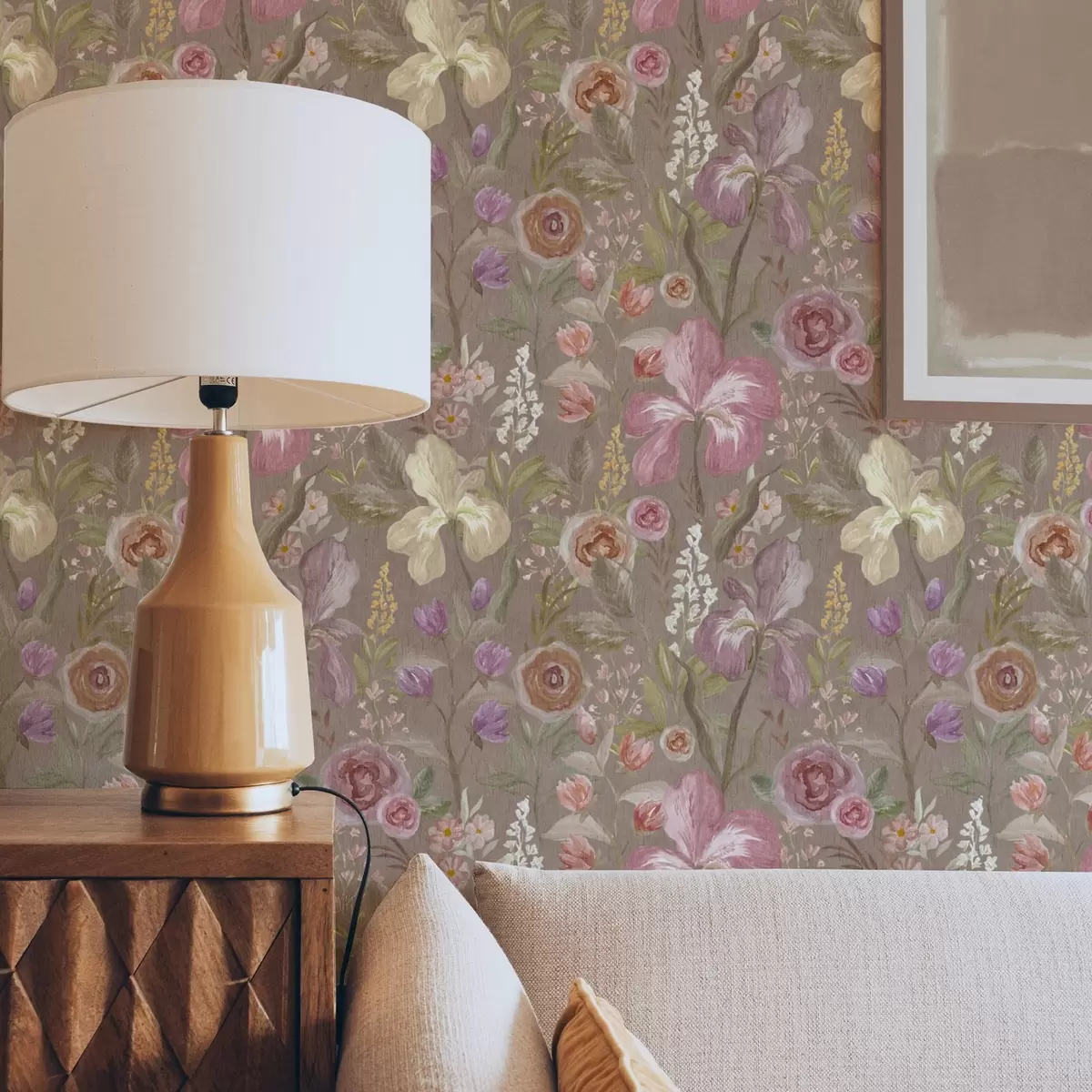 Behang Vintage roze iris bloempatroon op beige getextureerde achtergrond a00457