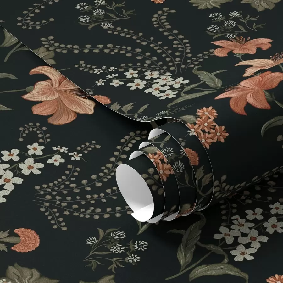 Fotobehang Oranje lelies en kleine bloemen op een zwarte achtergrond a00463