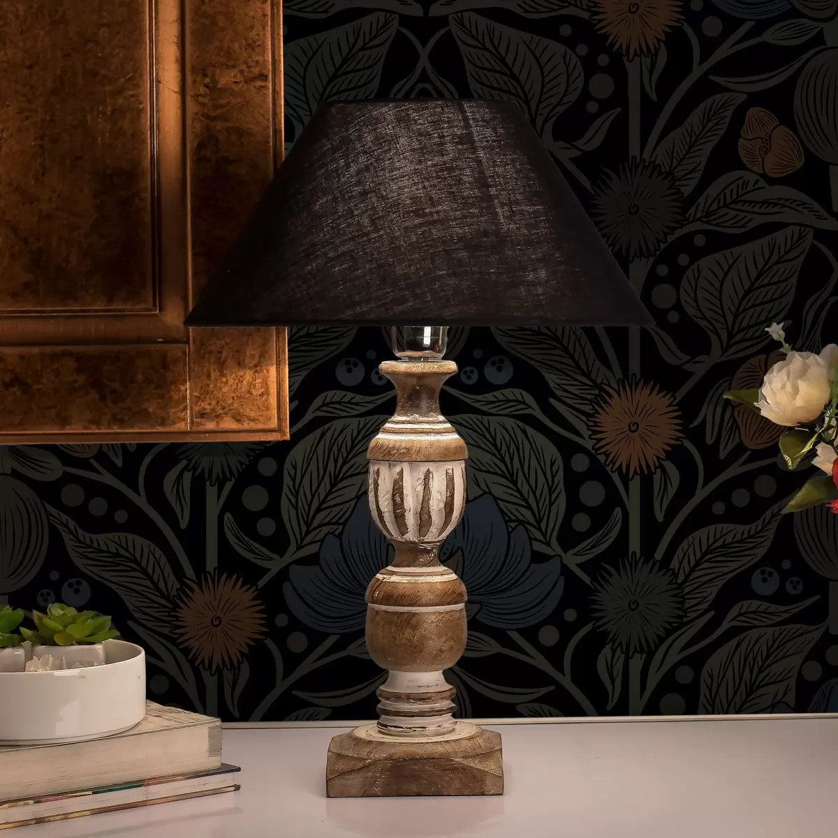 Behang Donker bloemenornament met oranje accenten a00411