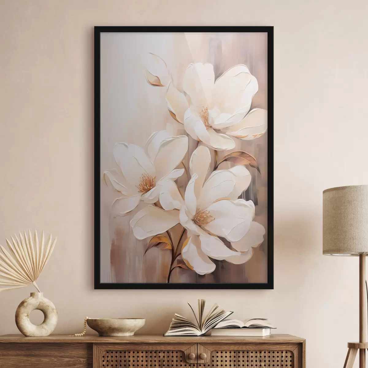 Poster Witte magnolia bloemen tegen een zachte, onscherpe achtergrond van beige en bruine tinten, elegante bloemencompositie f45571