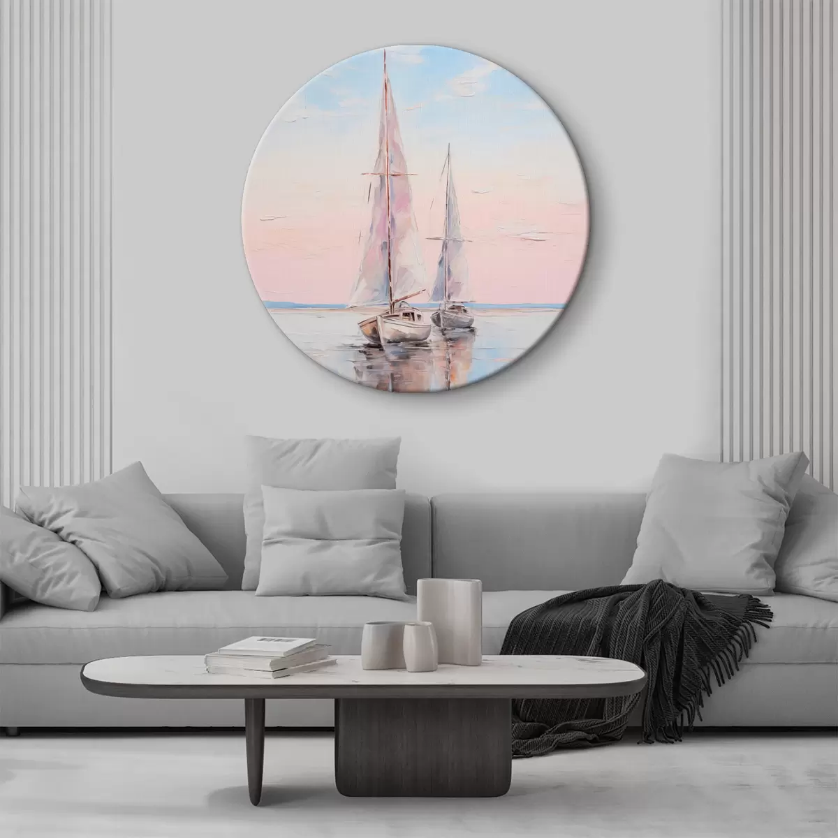 Ronde schilderijen Zeilboten met roze zeilen drijvend op een kalme zee, reflecties van de boten in het water, zachte pastelkleuren r45558