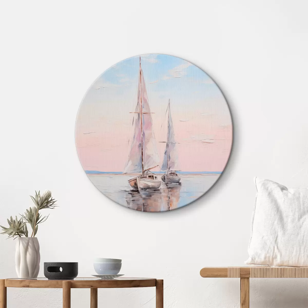 Ronde schilderijen Zeilboten met roze zeilen drijvend op een kalme zee, reflecties van de boten in het water, zachte pastelkleuren r45558