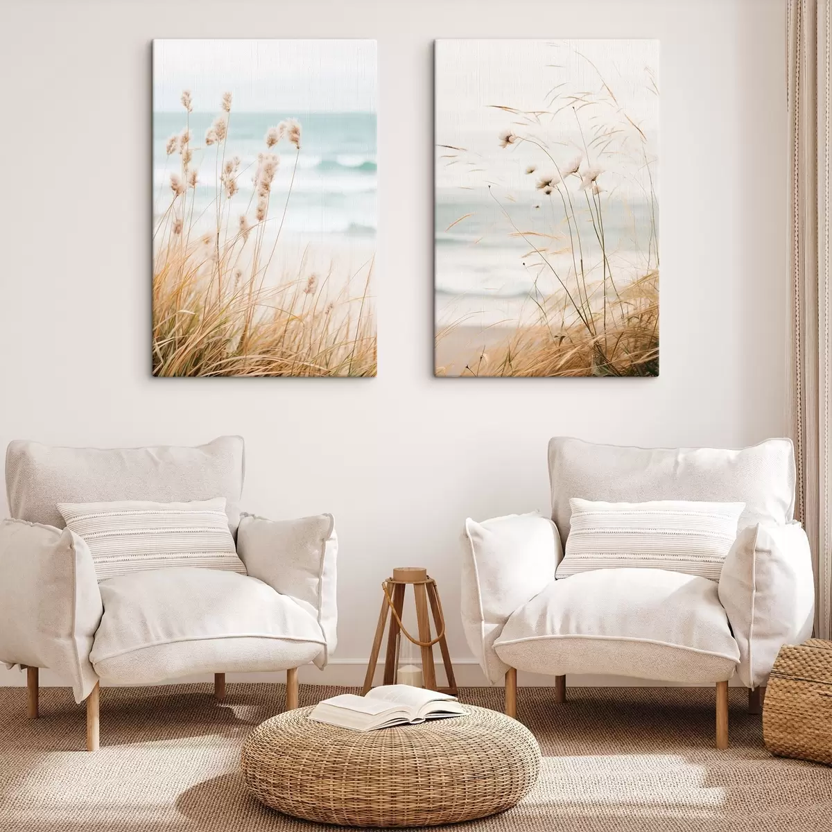  Schilderijen Hoog gras met pluizige zaadhoofden, zandstrand en oceaangolven op de achtergrond, zacht en gedempt kleurenpalet m00650