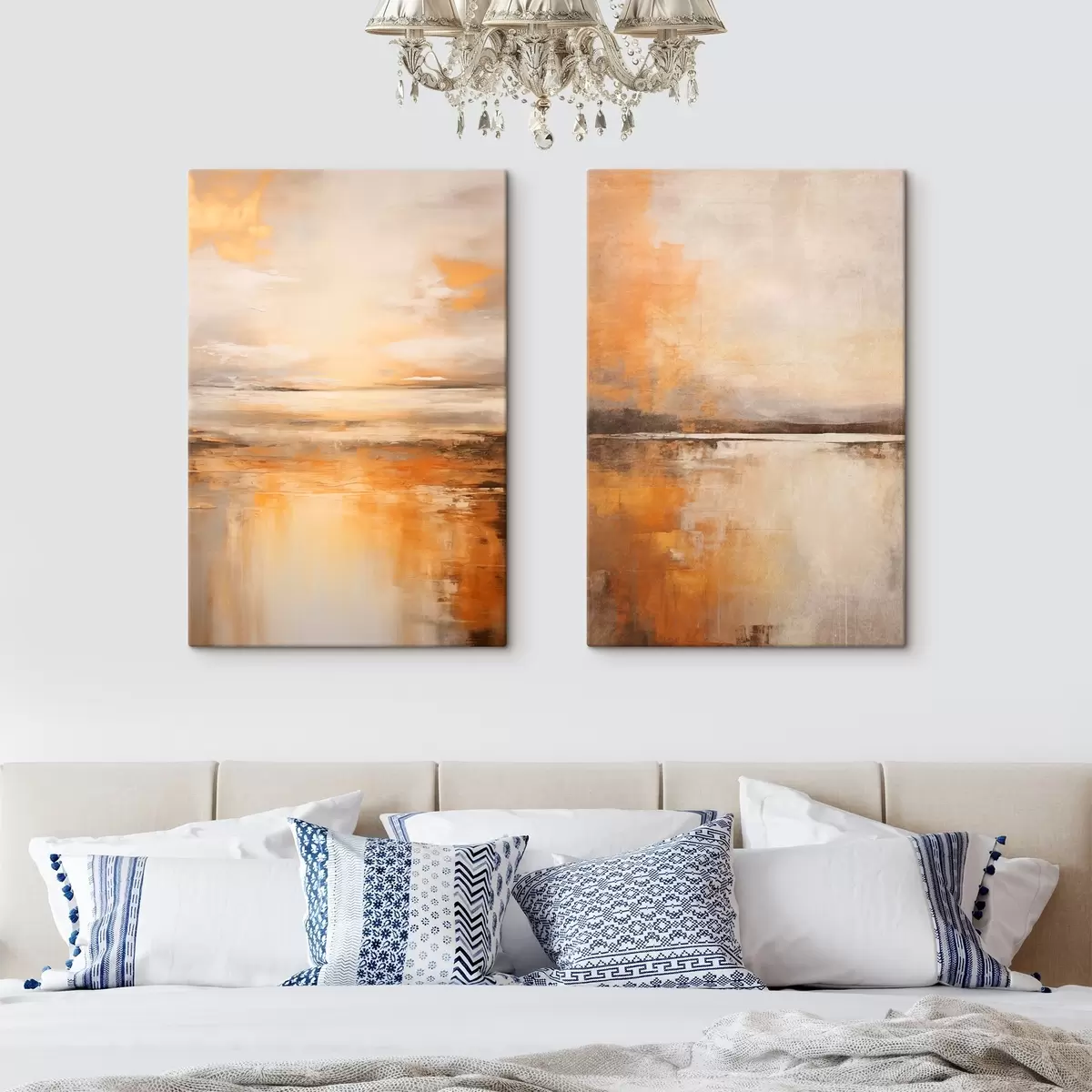  Schilderijen Een abstract schilderij van een strandlandschap met een kalme oceaan, oranje zand en een bewolkte lucht met zon m00653