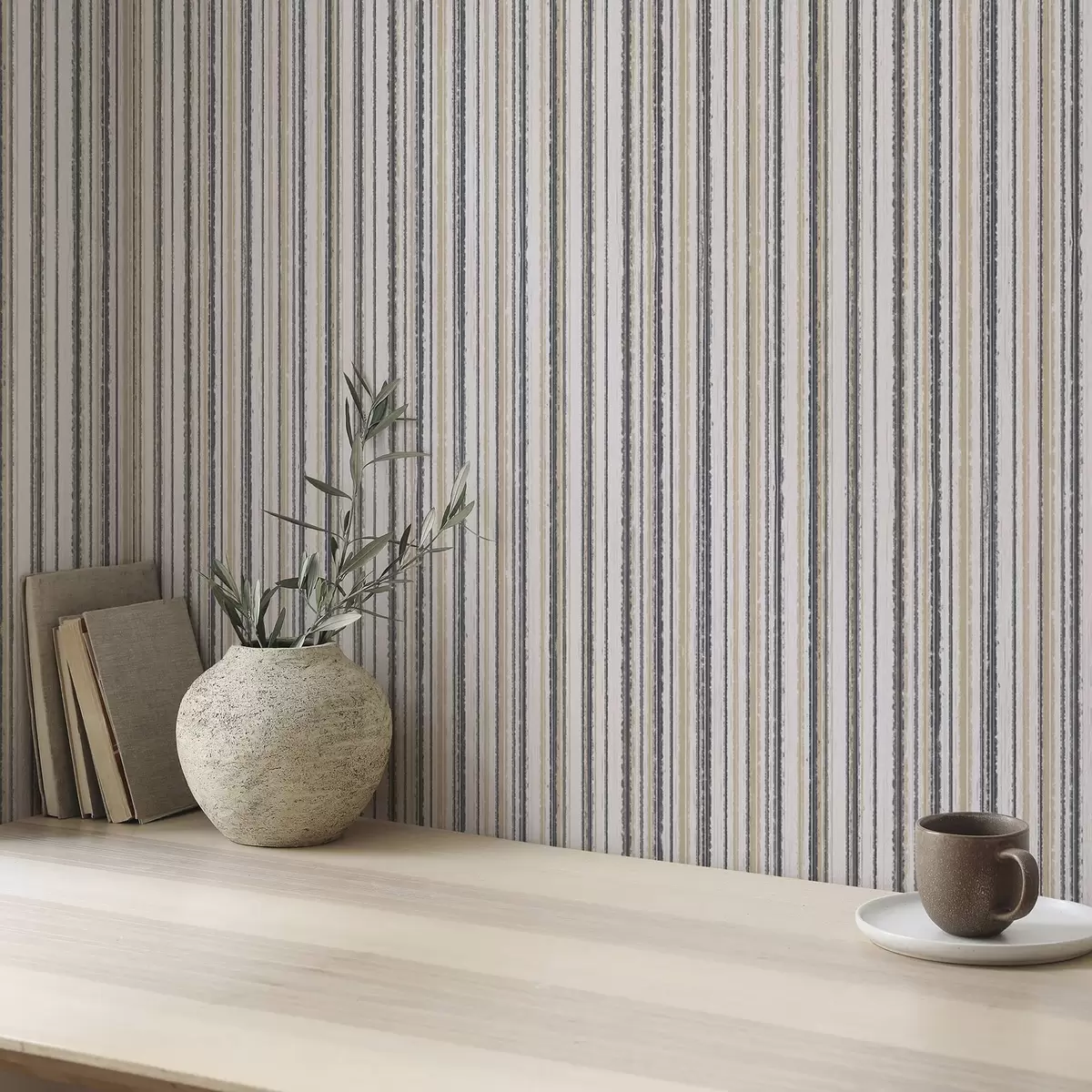 Behang Strepen in grijs-beige en geelachtige tinten a00508