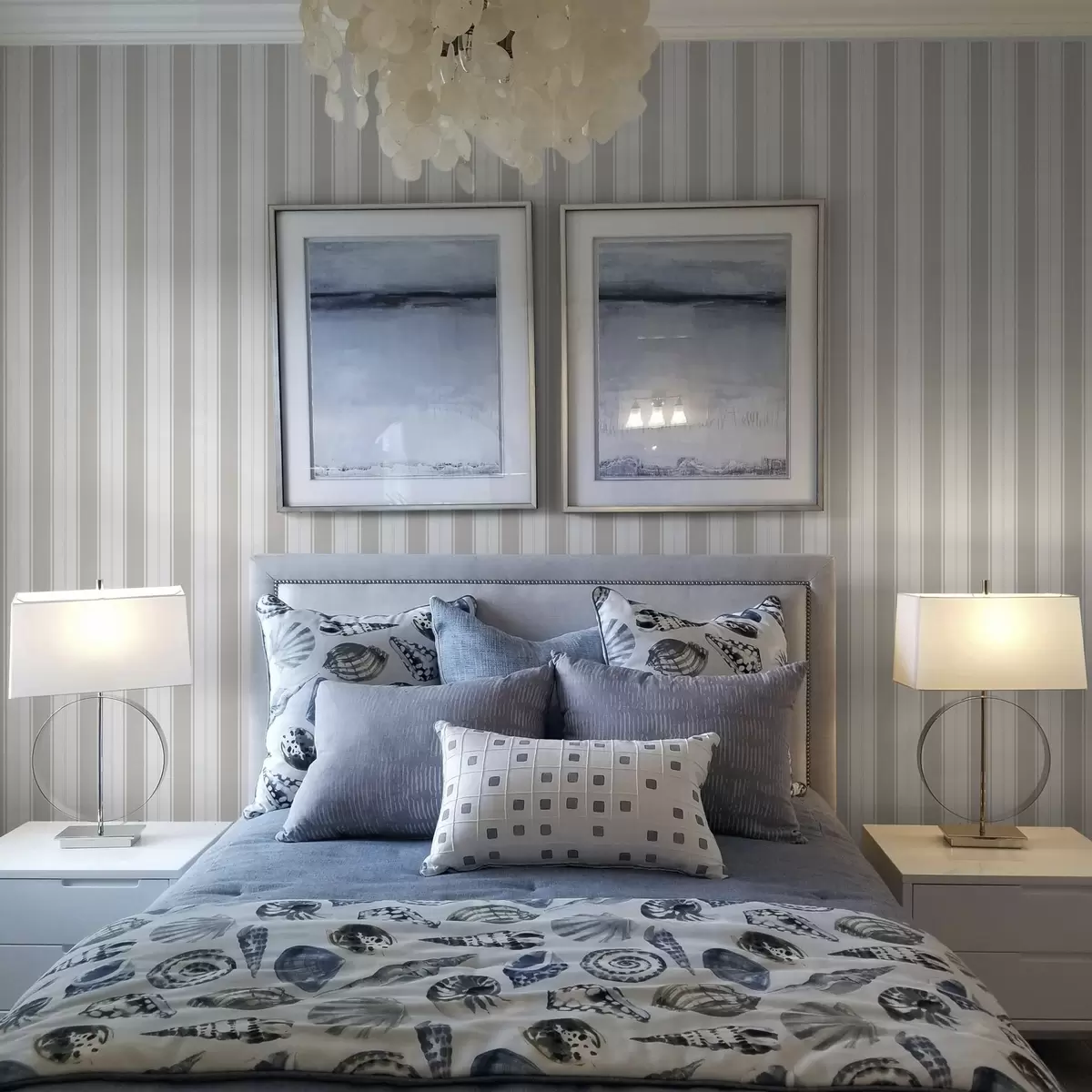 Behang Klassieke verticale strepen in lichtgrijze tinten a00517v1