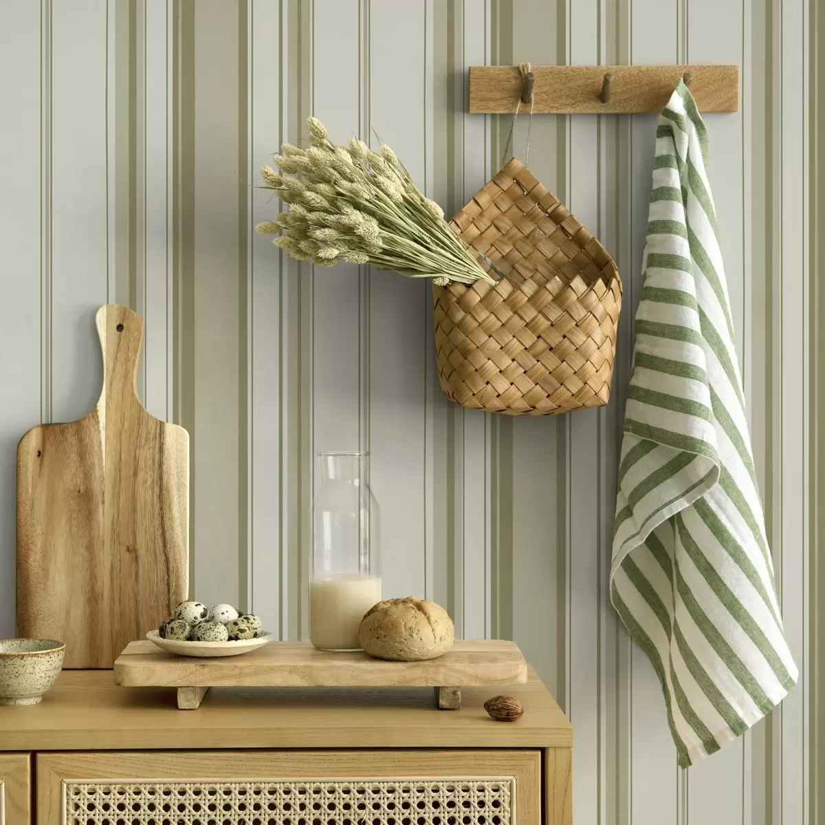 Behang Crème achtergrond met grijs-beige strepen van verschillende breedtes a00521