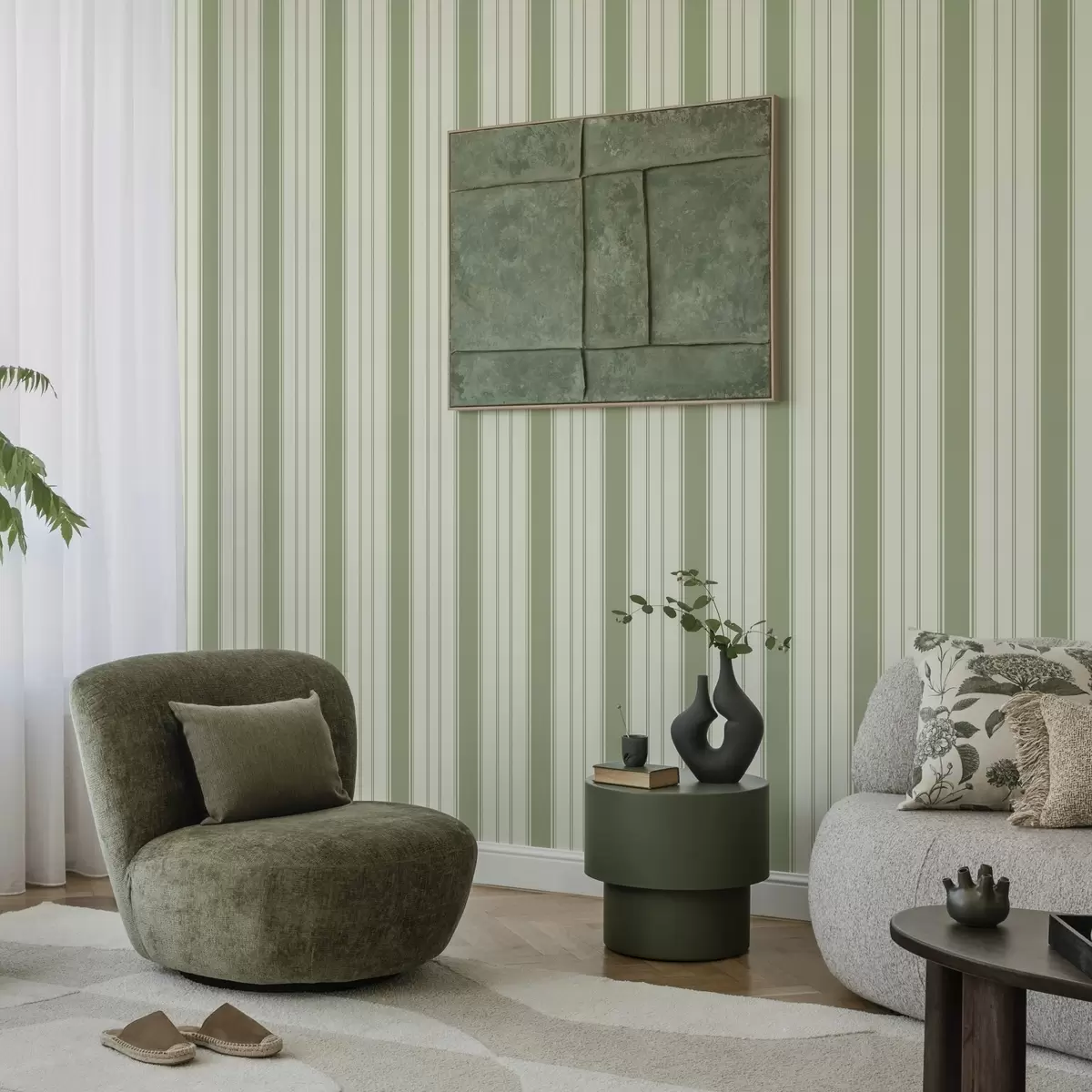 Behang Crème achtergrond met egale groene verticale strepen a00560