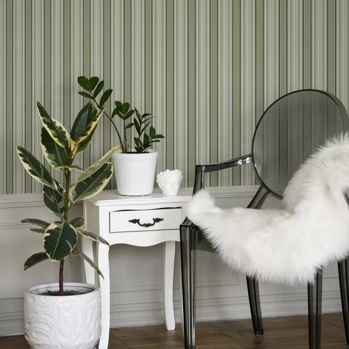 Behang Crème achtergrond met een mix van groene en zwarte strepen a00563