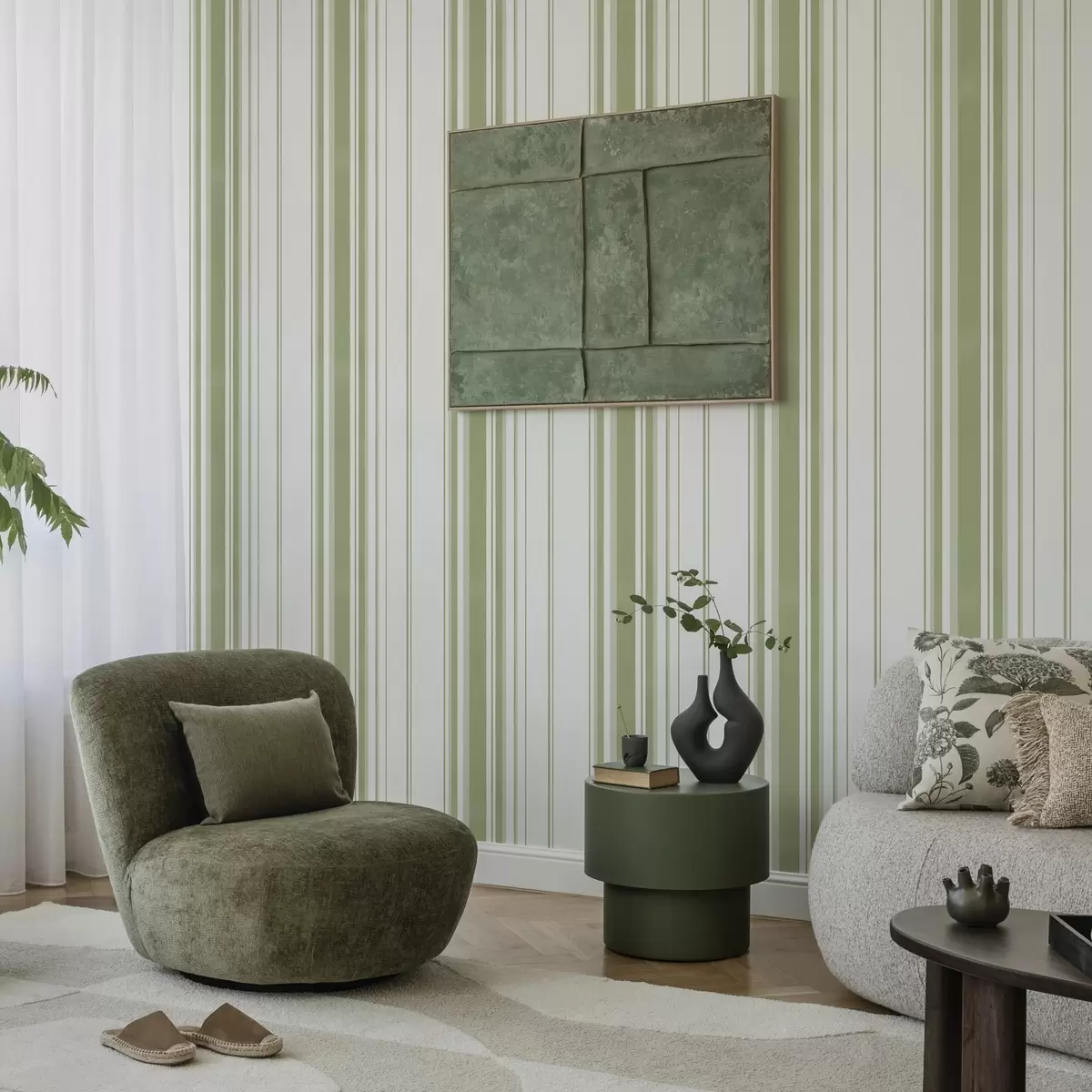 Behang Groene verticale strepen van verschillende breedte a00565