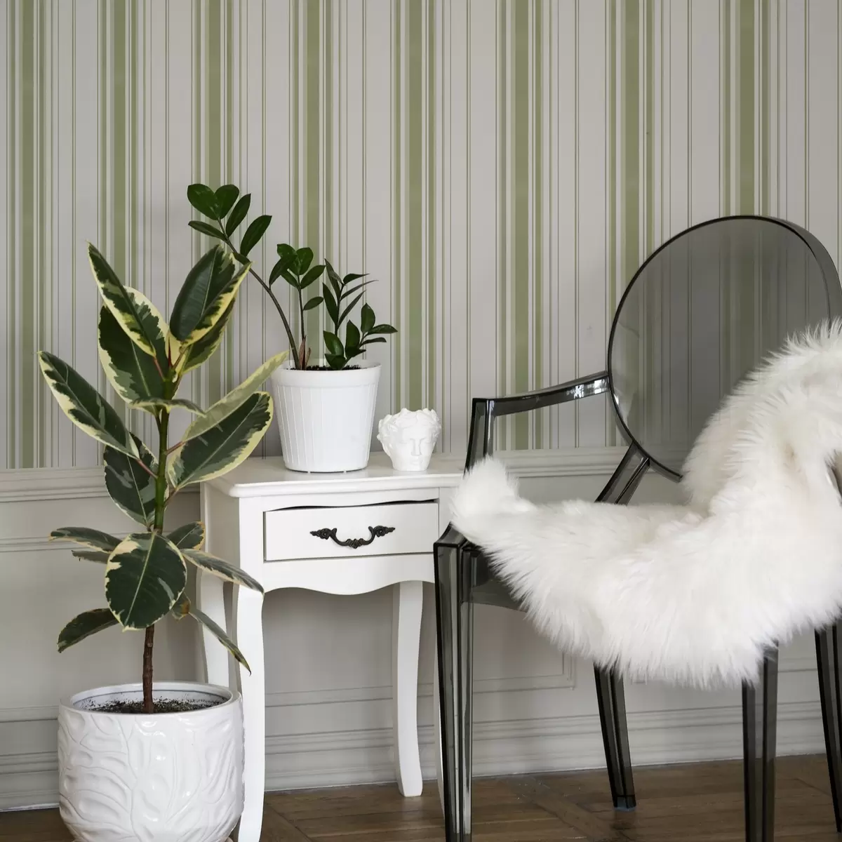 Behang Groene verticale strepen van verschillende breedte a00565