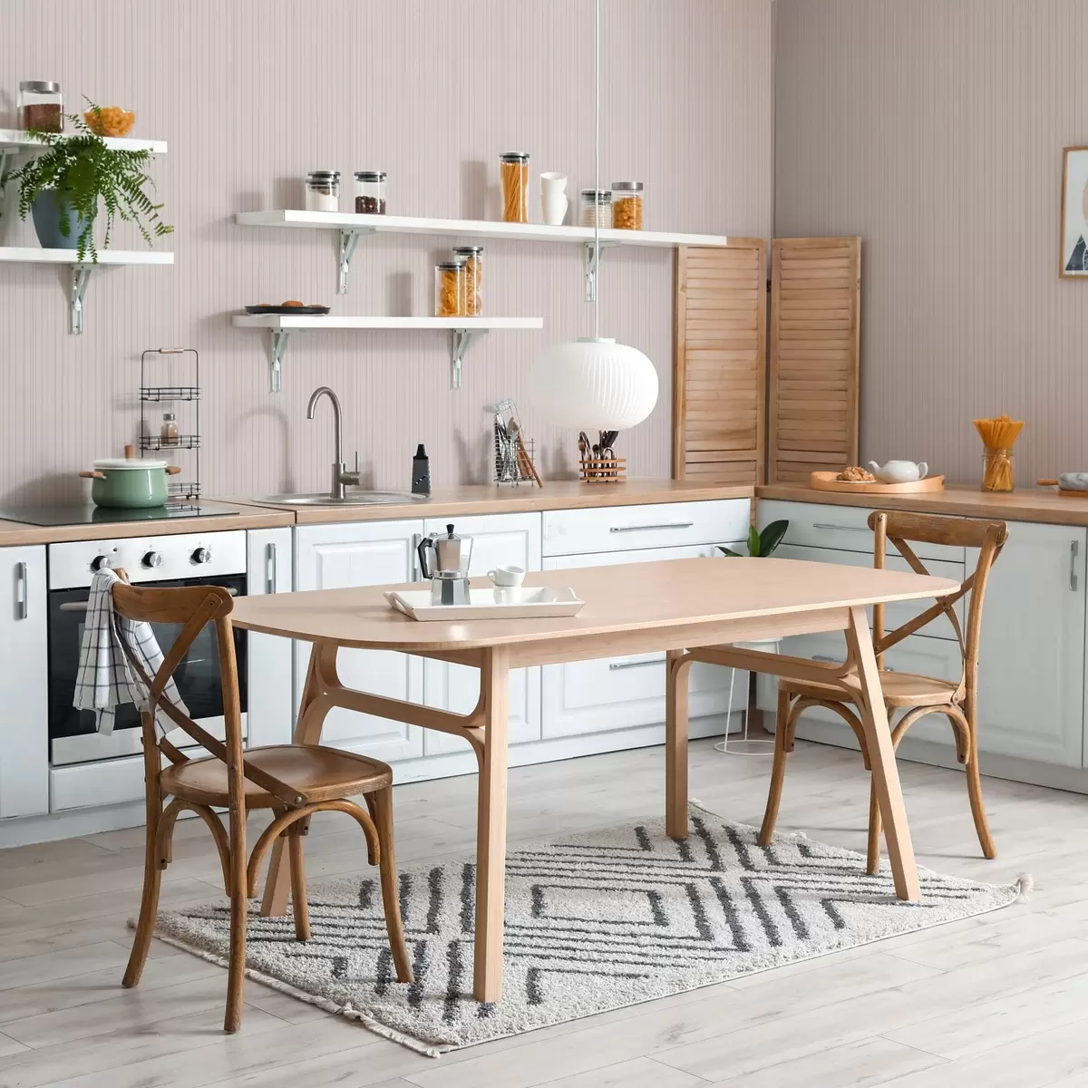 Behang Lichtroze verticale strepen in een delicate stijl a00567