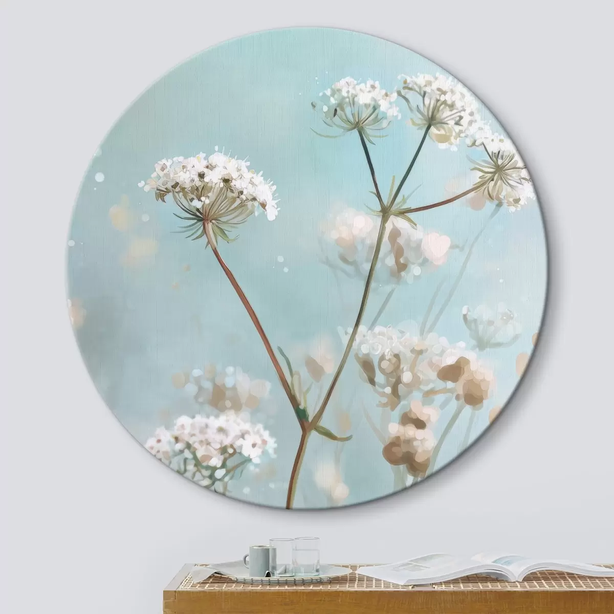 Ronde schilderijen Queen Anne's Lace-bloemen in aquarelstijl op een blauwe achtergrond r45722