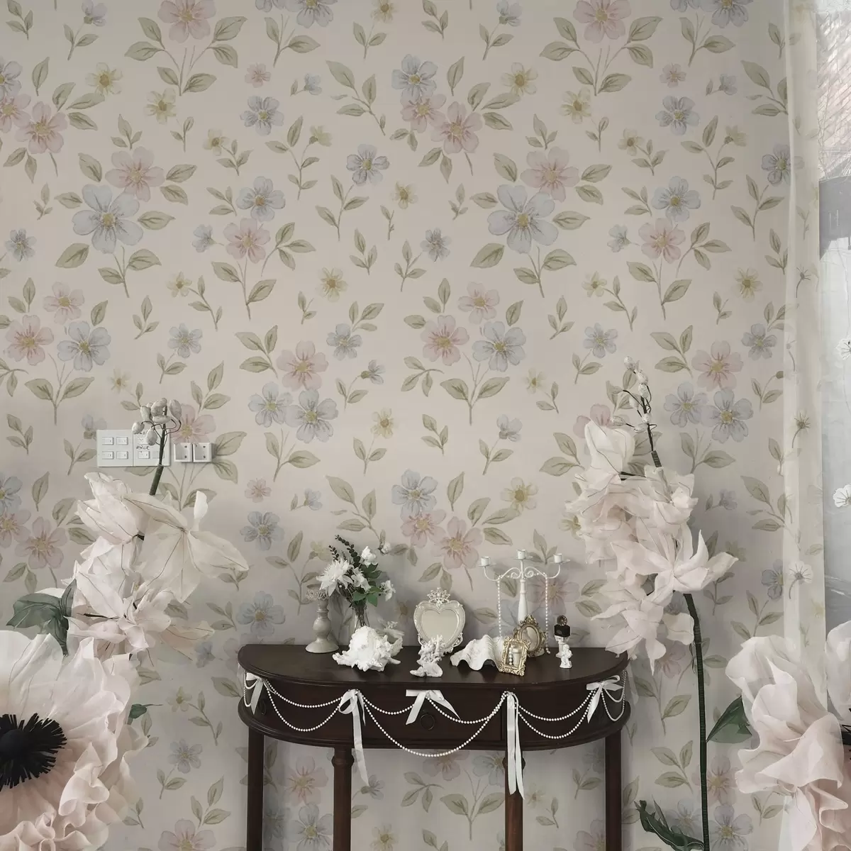 Behang Pastelkleurige weidebloemen op een crèmekleurige achtergrond a00596