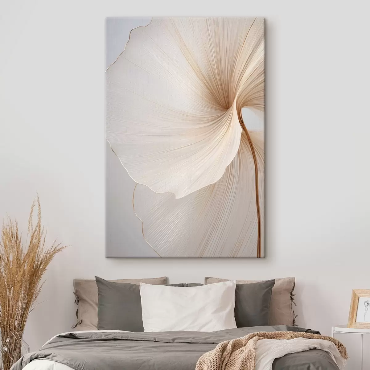  Schilderijen Abstracte bloemen met dunne, delicate bloemblaadjes in witte en beige tinten s45922