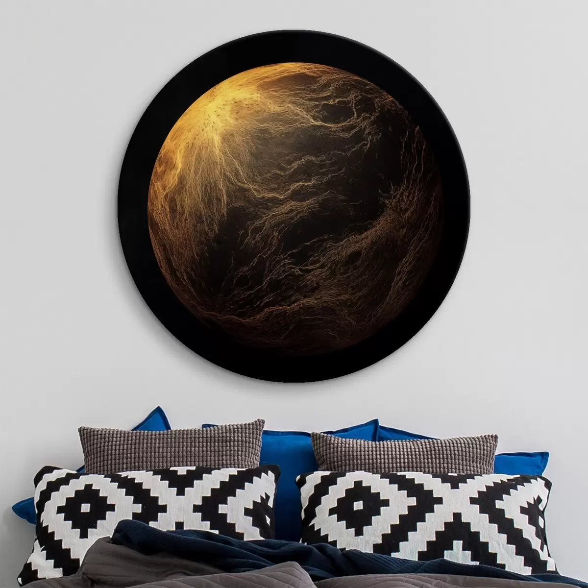 Ronde schilderijen Abstracte planeet met oranje aderen tegen een zwarte ruimteachtergrond, moderne minimalistische kunst r45943
