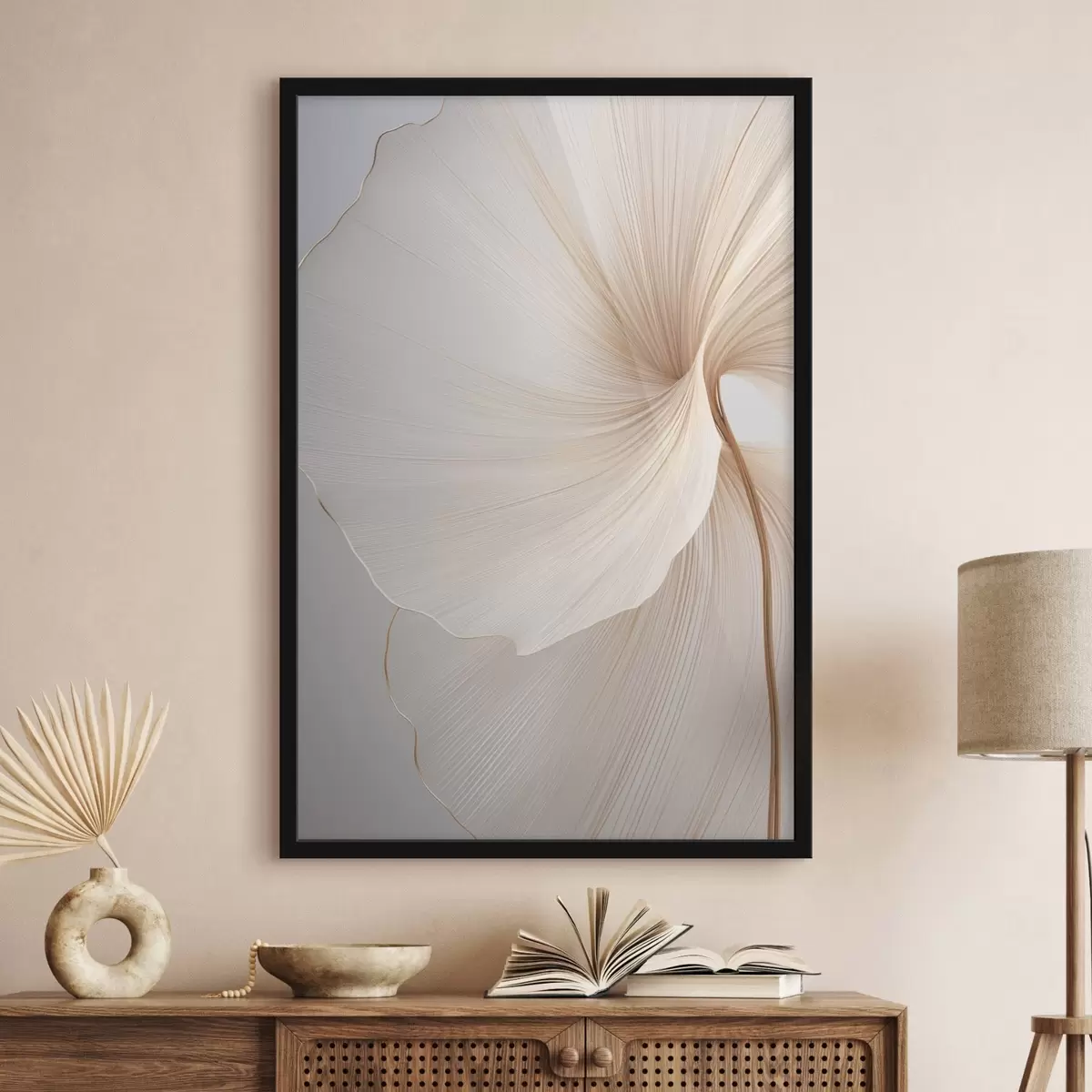 Poster Abstracte bloemen met dunne, delicate bloemblaadjes in witte en beige tinten f45922