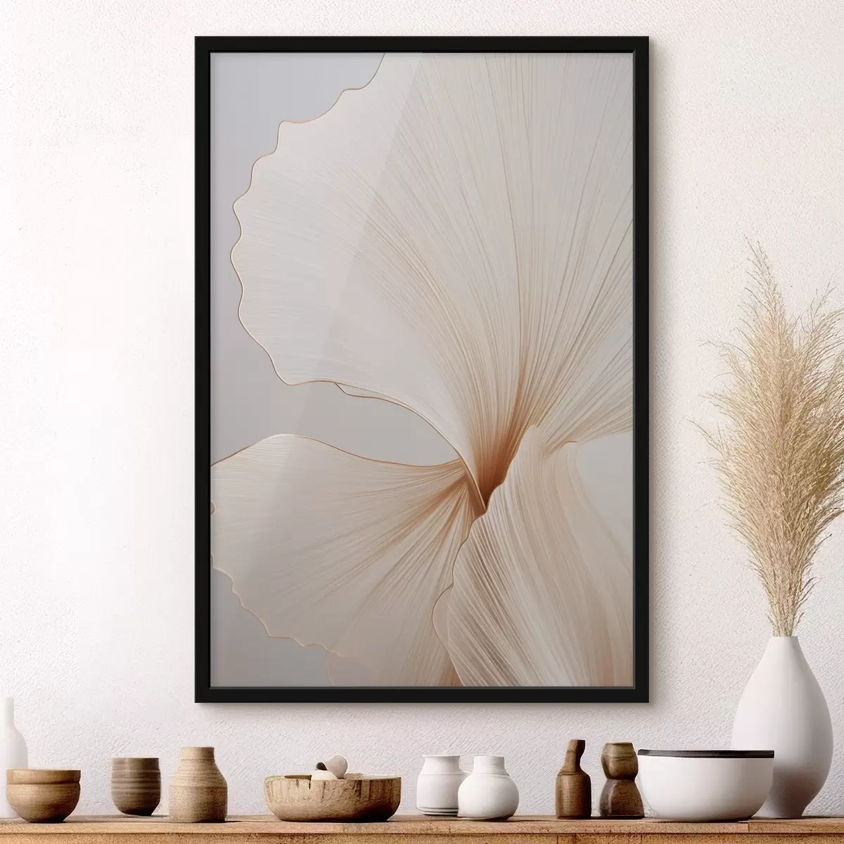 Poster Abstracte bloemen met dunne, delicate bloemblaadjes in witte en beige tinten f45923