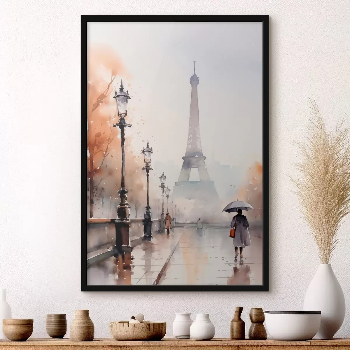 Poster Een regenachtige dag in Parijs met de Eiffeltoren op de achtergrond en vintage straatlantaarns f45930