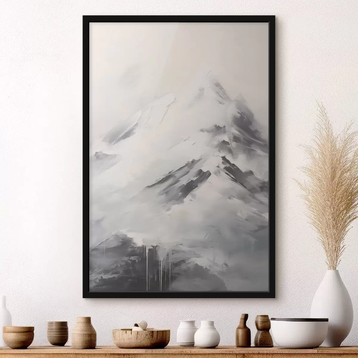 Poster Besneeuwde bergtoppen met grijze schaduwen, grijze lucht, penseelstreken, gestructureerd, minimalistisch f45932