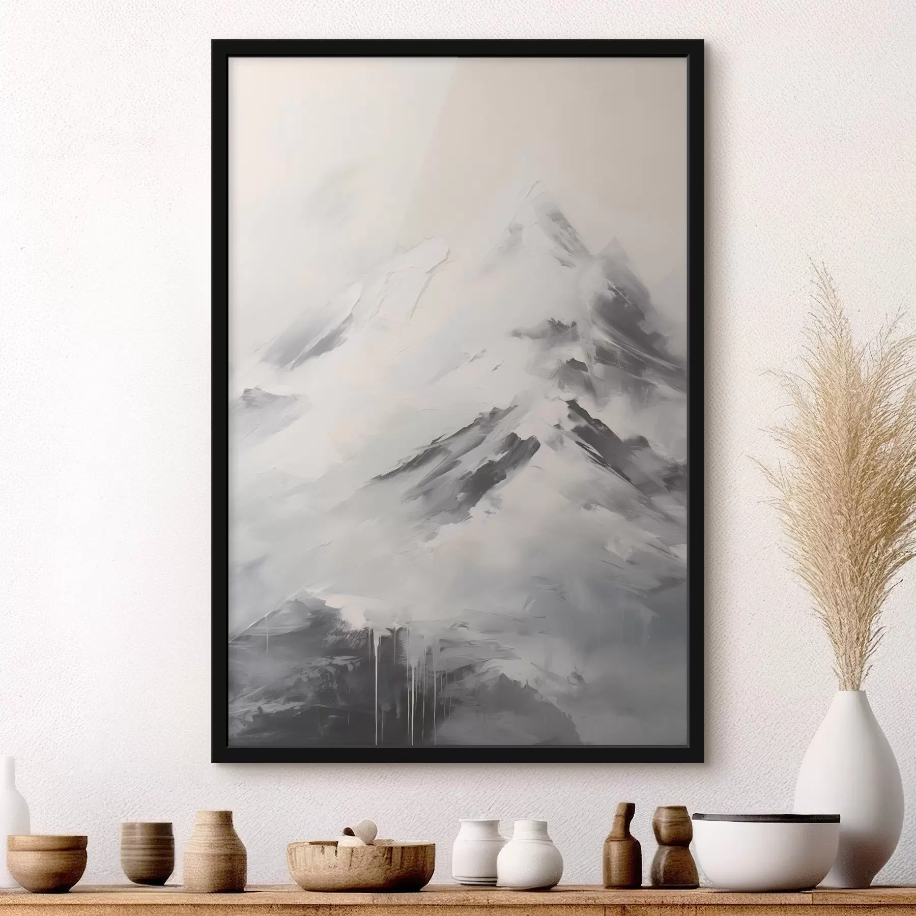 Fotobehang Besneeuwde bergtoppen met grijze schaduwen, grijze lucht, penseelstreken, gestructureerd, minimalistisch f45932