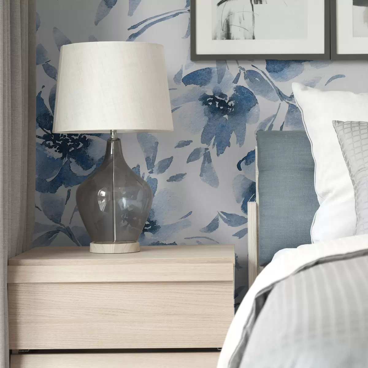 Behang Aquarel indigo pioenrozen op een witte achtergrond a00641