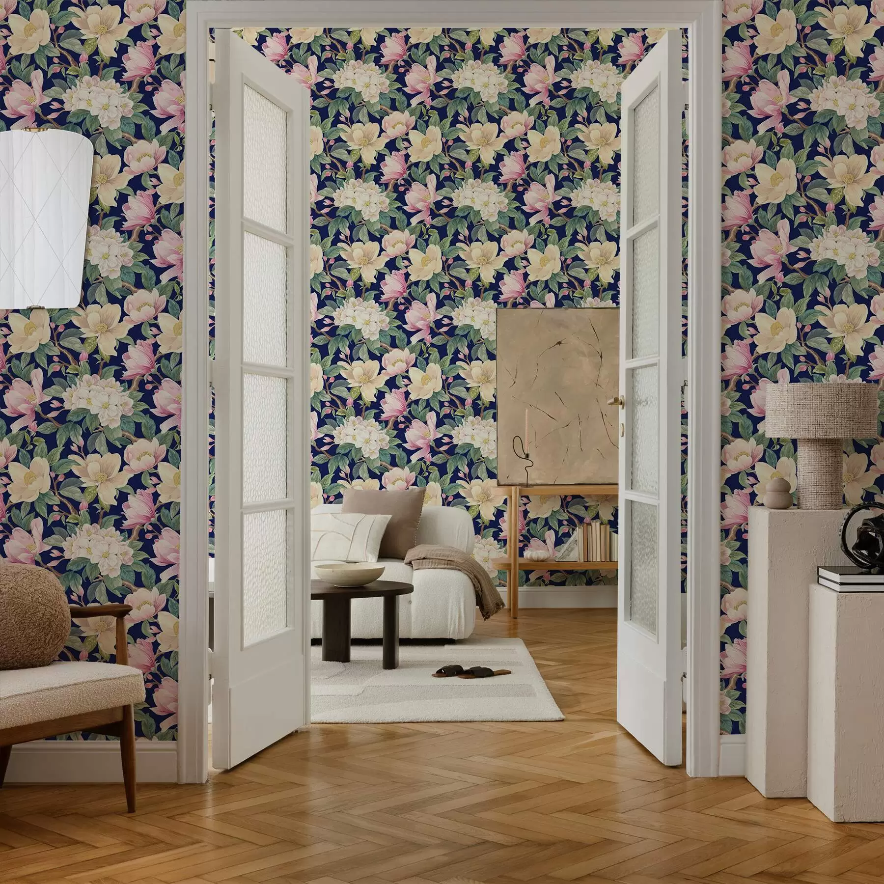 Fotobehang Magnolia's en knoppen op een diep marineblauwe achtergrond a00644v1