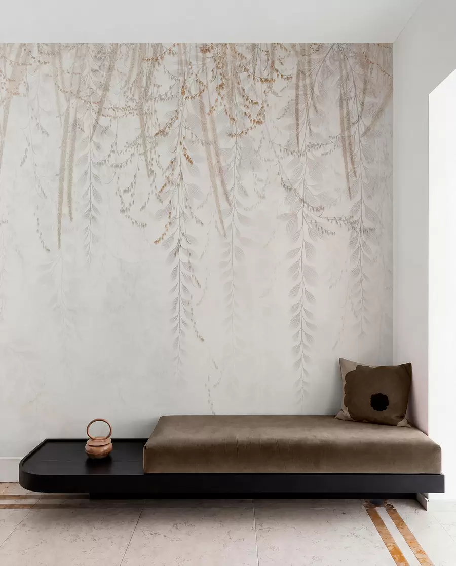 Fotobehang Lichte hangende bladeren en takken in beige tinten w09433
