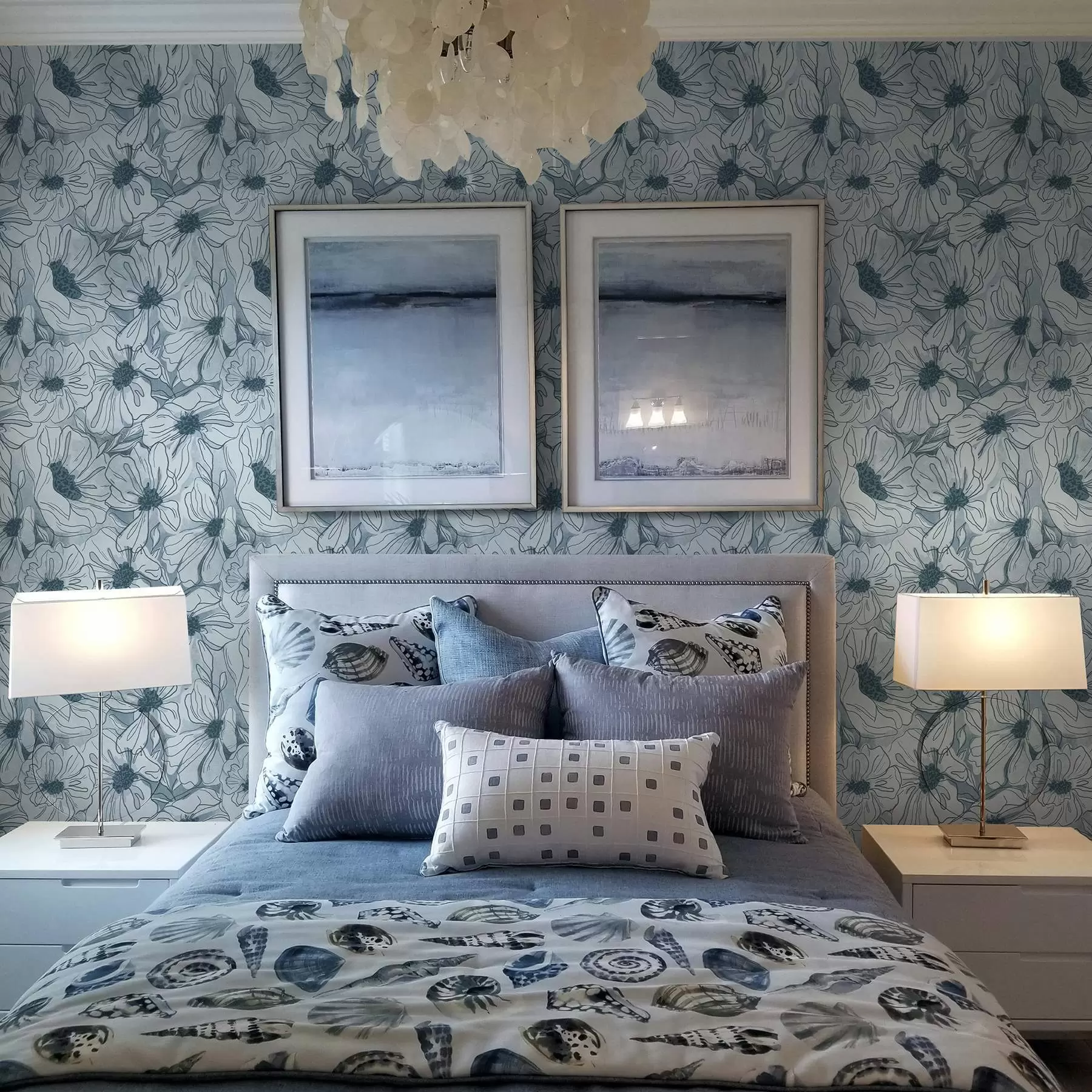 Fotobehang Lineaire bloemen in een koel grijsblauw palet a00636v2