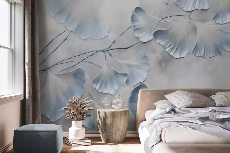 Fotobehang Ginkgo biloba-bladeren met blauwe randen op een tak, grijze gestructureerde achtergrond, elegant en minimalistisch ontwerp w09472v1