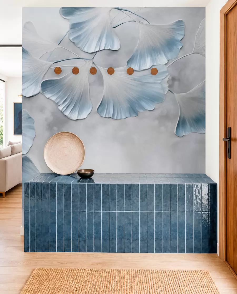 Fotobehang Ginkgo biloba-bladeren met blauwe randen op een tak, grijze gestructureerde achtergrond, elegant en minimalistisch ontwerp w09472v1