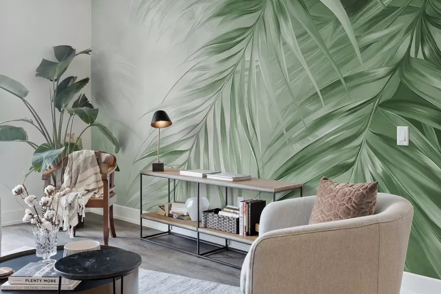 Fotobehang Palmbladeren met groene tinten, lichte gestructureerde achtergrond met zachte kleuren, elegante tropische stijl w09475v2